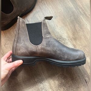 Blundstone Men's Distressed Brown Leather Boots